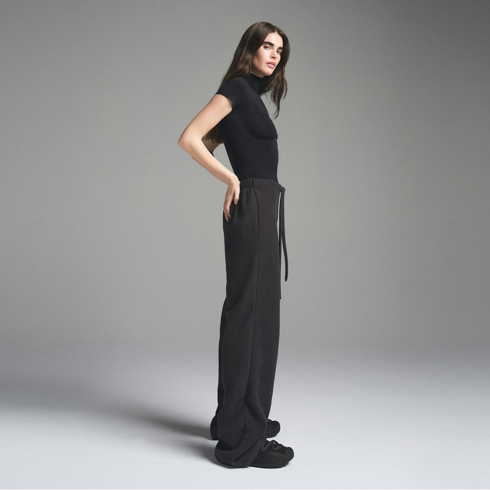 NEW SKIMS FLEECE LOUNGE OVERSIZED STACKED PANTS IN STORM S - Picture 4 of 8